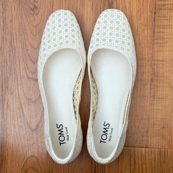 Toms Shoes - TOMS Briella Women's Lace Cream Flat with custom CloudBound foam foot bed,size 9